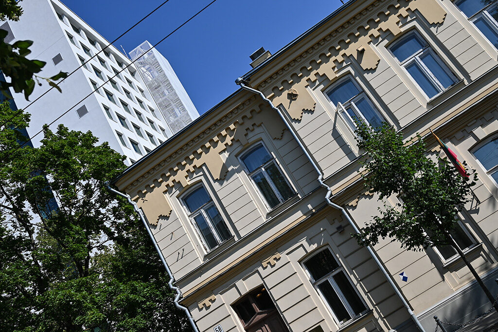 La sede del Rettorato dell'Università di Kaunas, Vytautas Magnus, ospita la mostra dedicata ai 100 anni di diplomazia della Lituania