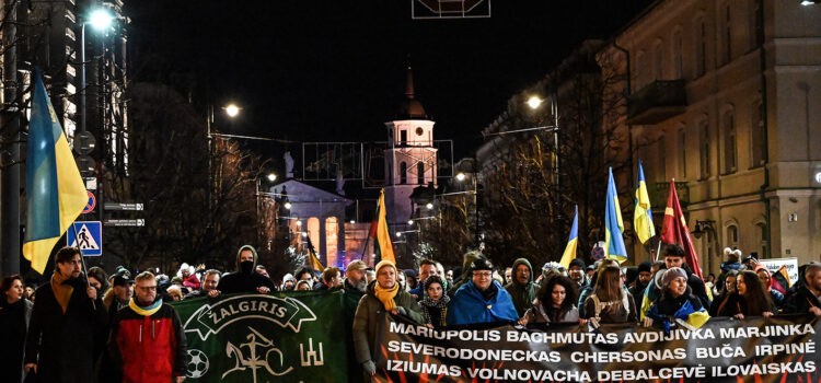 Lituania marcia per l’Ucraina-Anniversario attacco russo su vasta scala